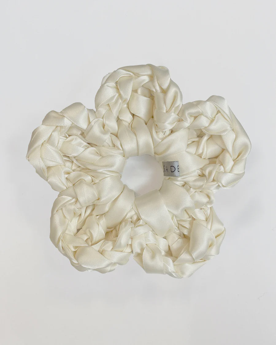 Isla De Gar - Flower Hair Accessory - Antique White - HAYGEN