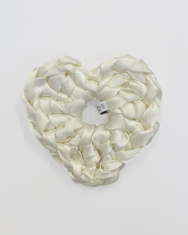Isla de Gar - Heart Hair Accessory - Antique White - HAYGEN