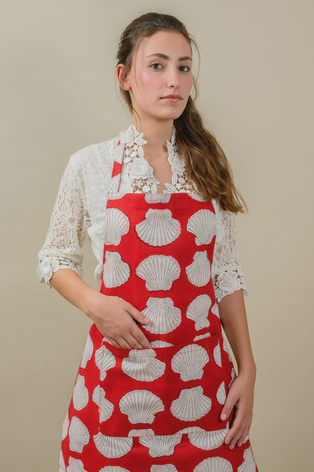 White Shell Apron– HAYGEN