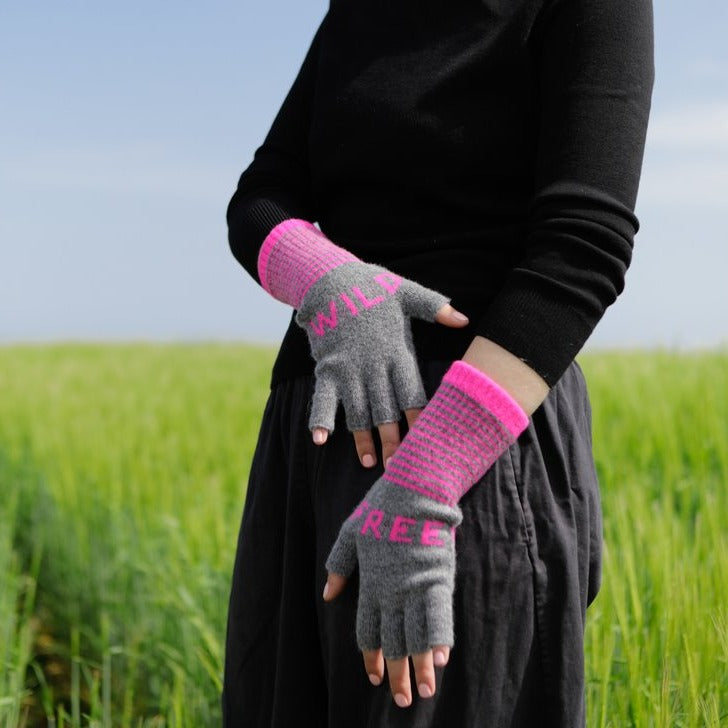 Quinton & Chadwick - WILD & FREE Fingerless Gloves - Grey & Fuschia - HAYGEN