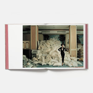 Annie Leibovitz: Wonderland - HAYGEN