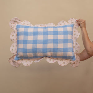 Projektityyny - Ruiskaunokki Gingham Scalloped Cushion - Cornflower - HAYGEN