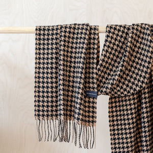 The Tartan Blanket Co - Lambswool Oversized Scarf - Camel Houndstooth - HAYGEN