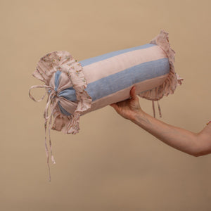 Projektityyny - Sirkus Stripe Bolster Cushion - Cornflower - HAYGEN