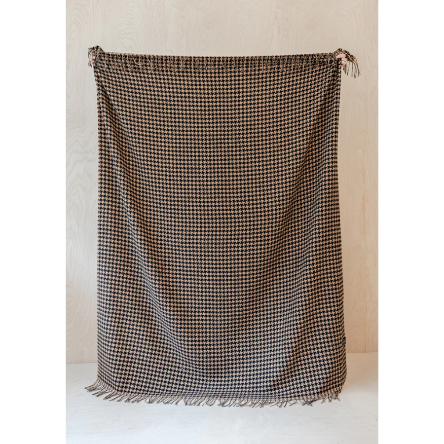 The Tartan Blanket Co - Lambswool Blanket - Camel Houndstooth - HAYGEN