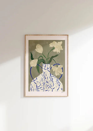Off White Flowers in Lady Vase - 50x70cm - HAYGEN