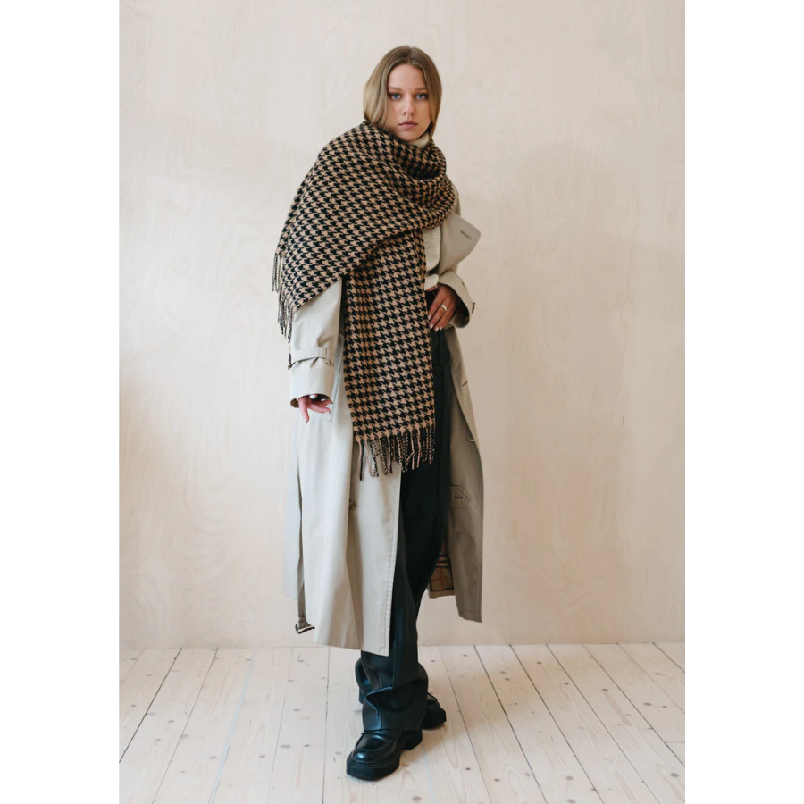 The Tartan Blanket Co - Lambswool Oversized Scarf - Camel Houndstooth - HAYGEN