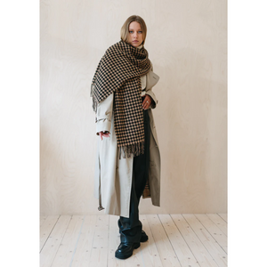 The Tartan Blanket Co - Lambswool Oversized Scarf - Camel Houndstooth - HAYGEN